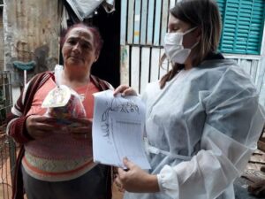 Integrantes do Grupo Amizade recebem mimo de Páscoa