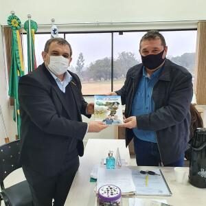 Comitiva de Quinze de Novembro visita o município de Erebango