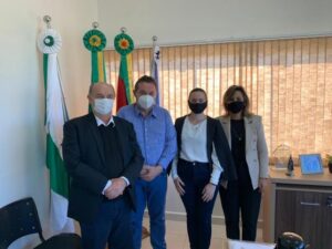 Empresário realiza visita de cortesia ao município