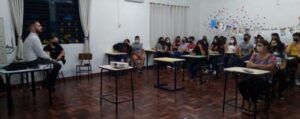 Assessor jurídico da prefeitura conversa sobre direitos humanos com estudantes