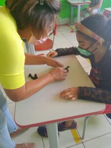 Alunos participam de oficina em referência ao Dia da Consciência Negra