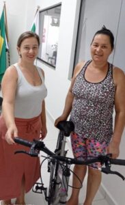 Ganhadores em campanha de troca-notas recebem seus prêmios