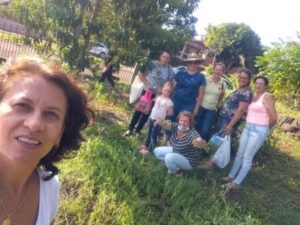 Mulheres aprimoram conhecimentos sobre plantas e o autocuidado